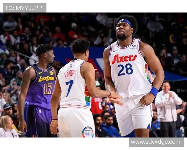 76人湖人今冬对决解析：明星球员表现与战术博弈的精彩较量